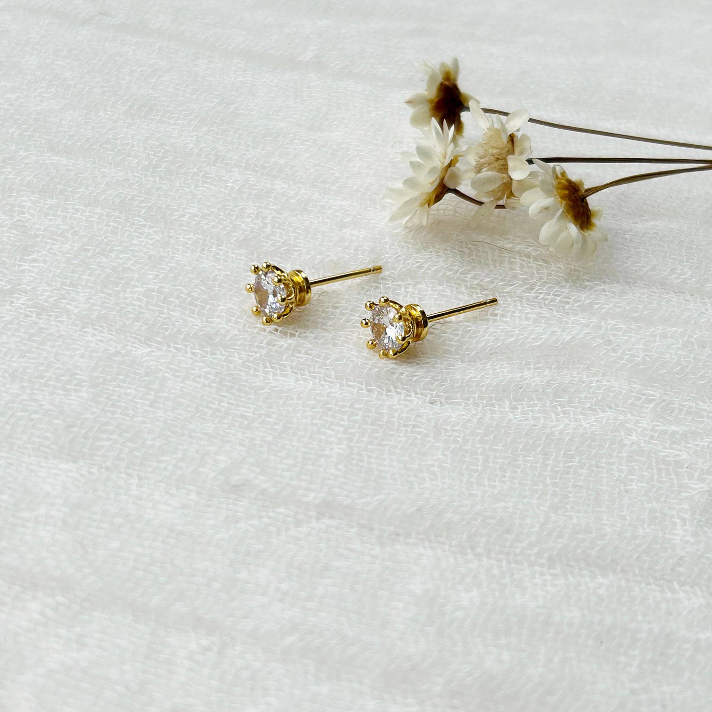 Gold Solitaire Studs